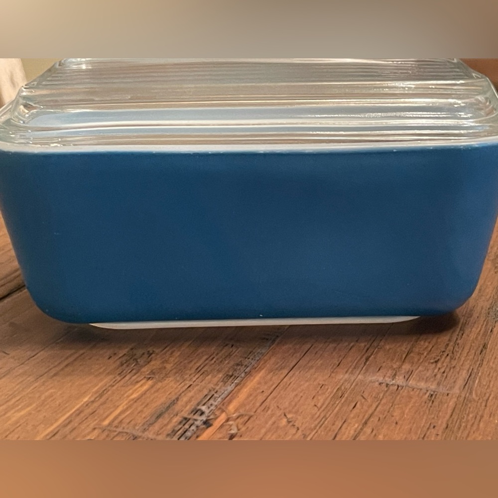 Pyrex Refrigerator Blue Dish with lid